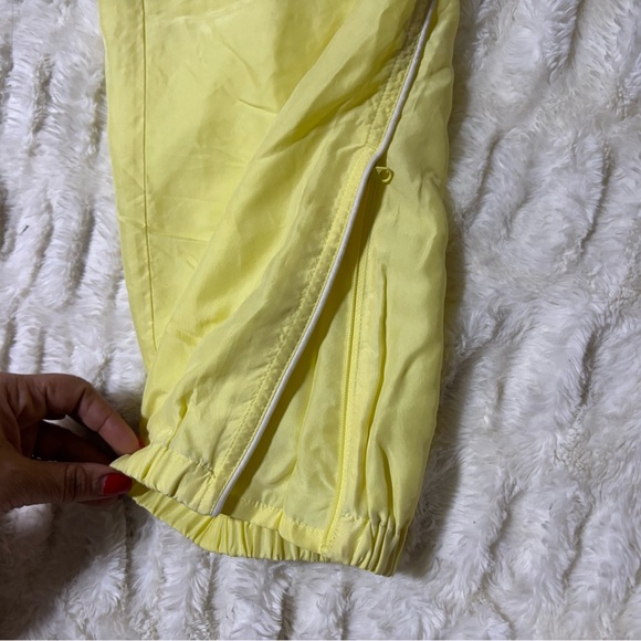SUPREME Men’s Lemon Yellow Silk Sweat Pants - Picture 7 of 15